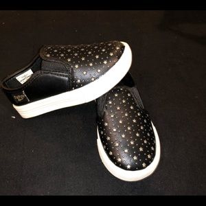 OshKosh B’Gosh kids Black & Gold star slip ins.